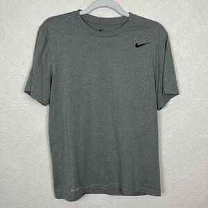 Nike Tshirt Grey Men’s Medium Regular‎ Casual Shirt Gym Work Out Everyday